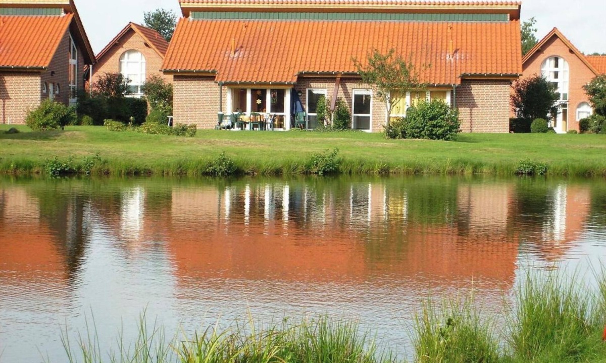 Haren House | Holiday Home 'Gut Düneburg' with Lake View, Private Terrace and Wi-Fi