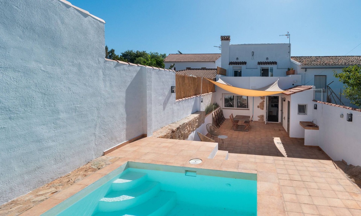 Guadalcanal House | Holiday Home 'La Sierra Del Viento' with Mountain View, Private Pool and Wi-Fi