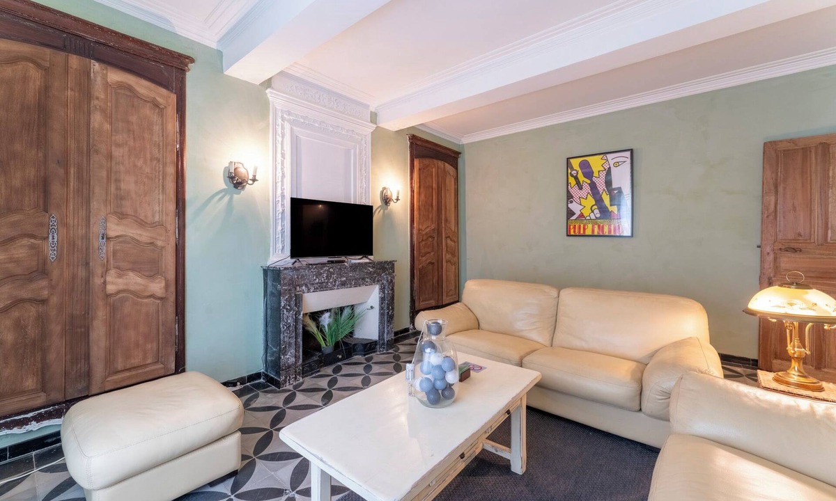 Manduel House | Holiday Home 'Maison Gisèle À Manduel' with Private Terrace, Private Garden and Wi-Fi
