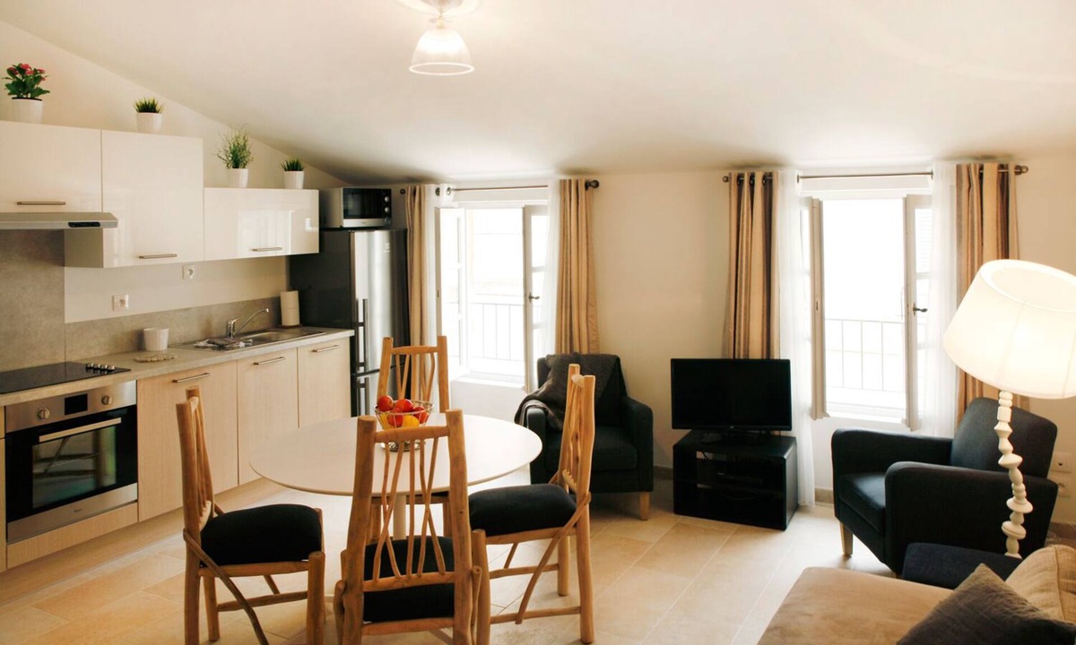 Arles City Centre Apartment | Holiday in Arles: Apartment of the Antique Theatre 1