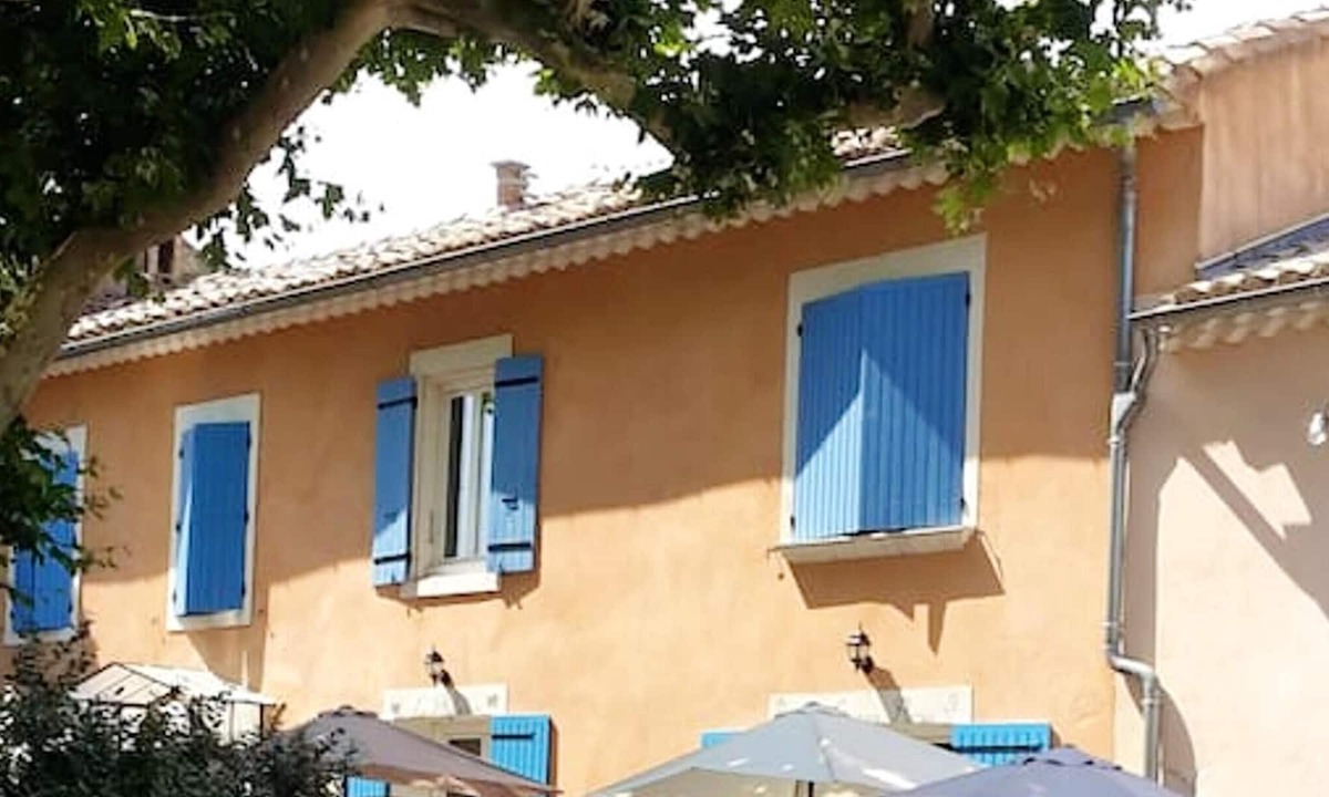 Bollene Apartment | Homerez - Appartement for 7 ppl. with shared pool and terrace at Bollène