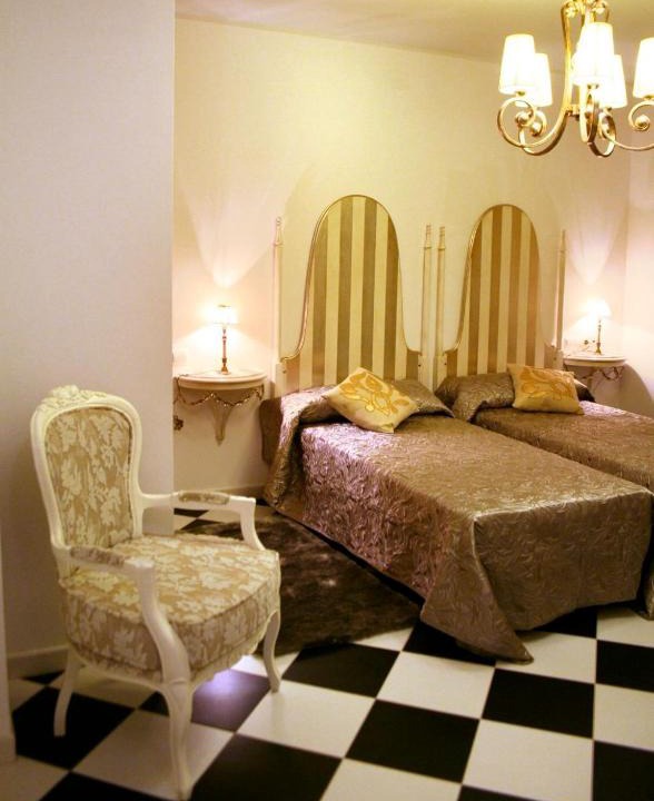 Siguenza House | Hostal Mesón Castilla