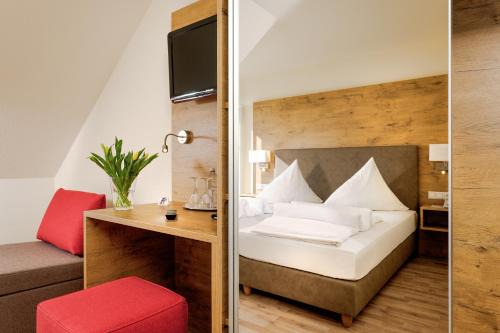 Rust Hotel | Hotel Mythos