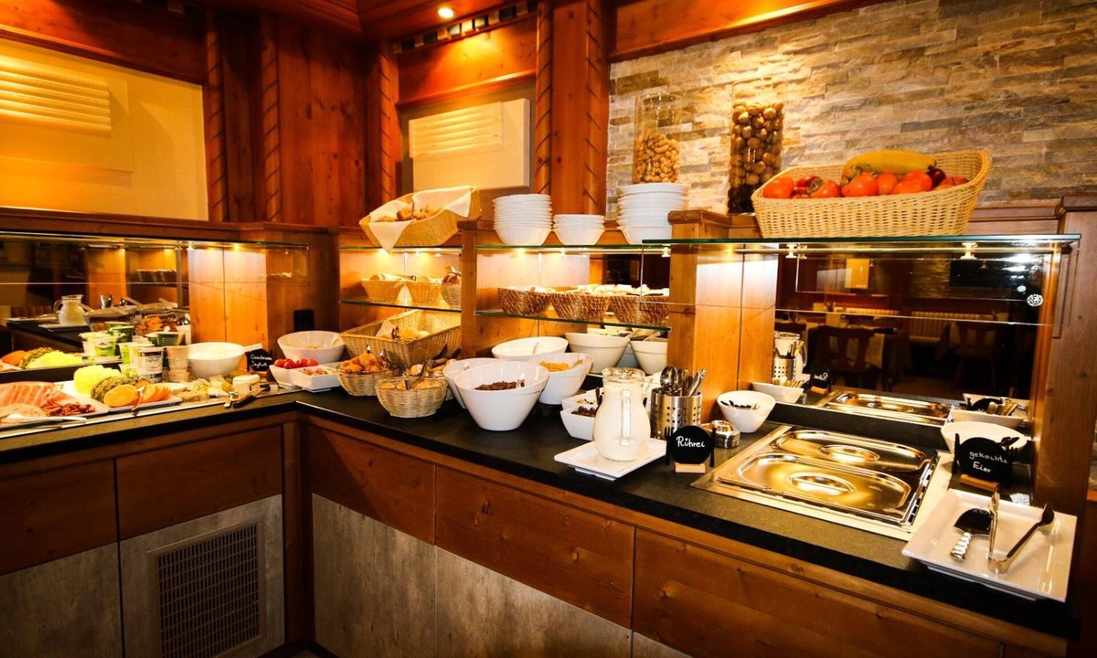 Rust Hotel | Hotel Mythos