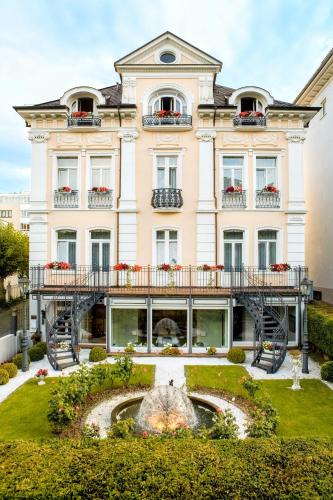Bad Homburg v.d. Hoehe Hotel | Hotel Villa am Kurpark