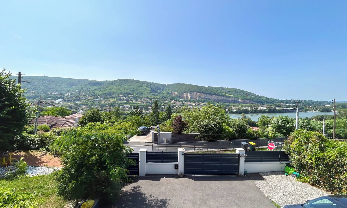 Rochetaillee-sur-Saone House | House with pool near Lyon/Rochetaillée (Saône view)