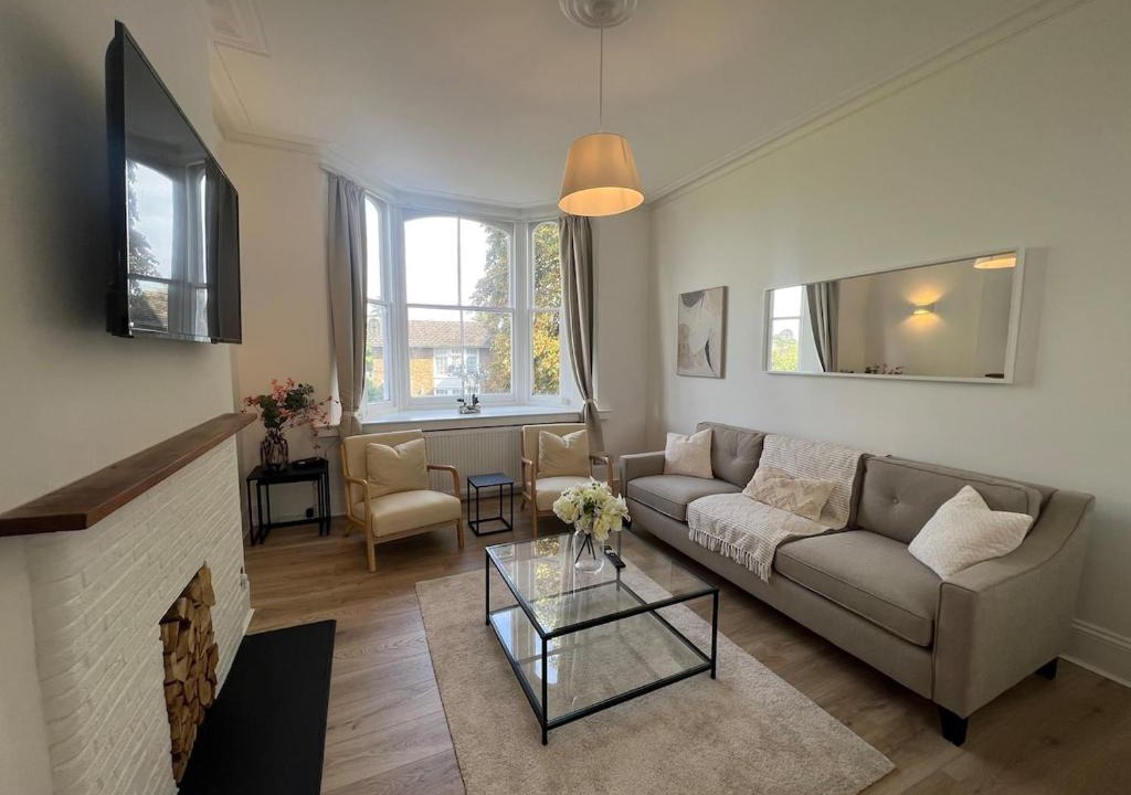 Hurstpierpoint Apartment | Hurstpier Spacious 2 Bed Apartment - by MCF