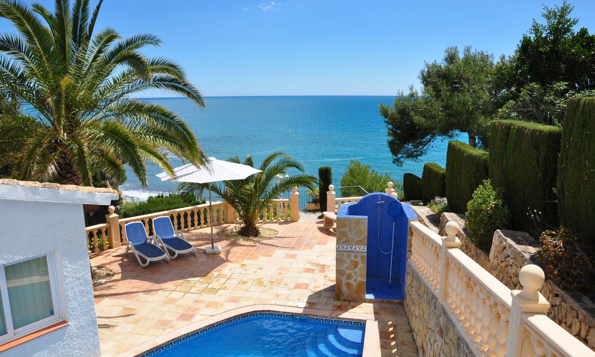Benissa Villa | In first sea line with priavate access to the beach, pool and tennis court