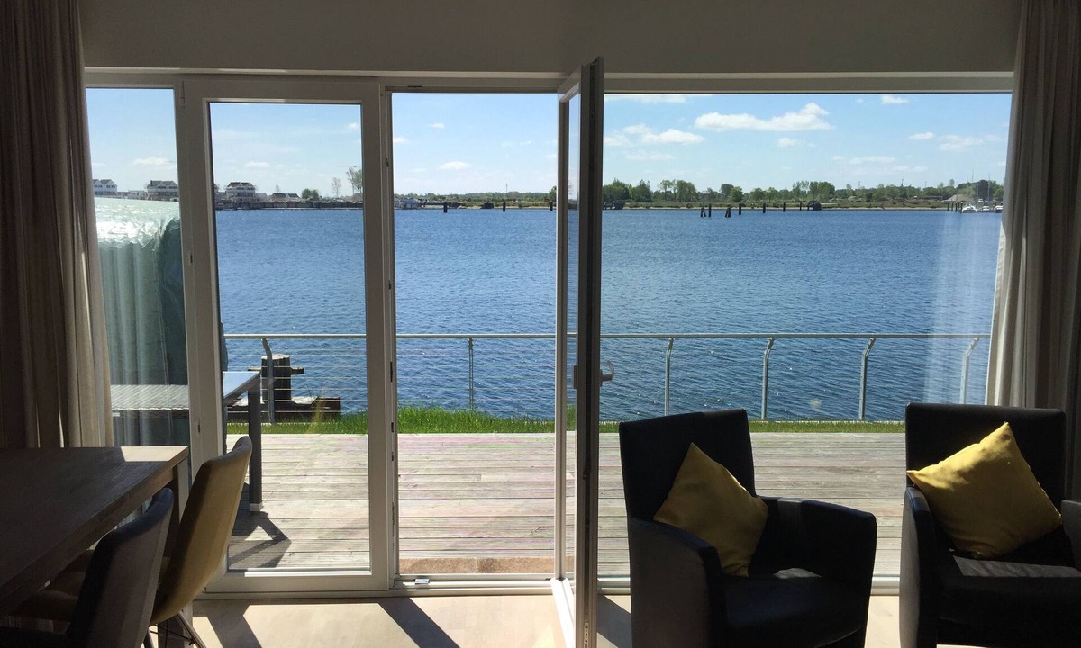 Olpenitz Apartment | Incredible - only 5 m to the front and 15 m to the rear from the water !!