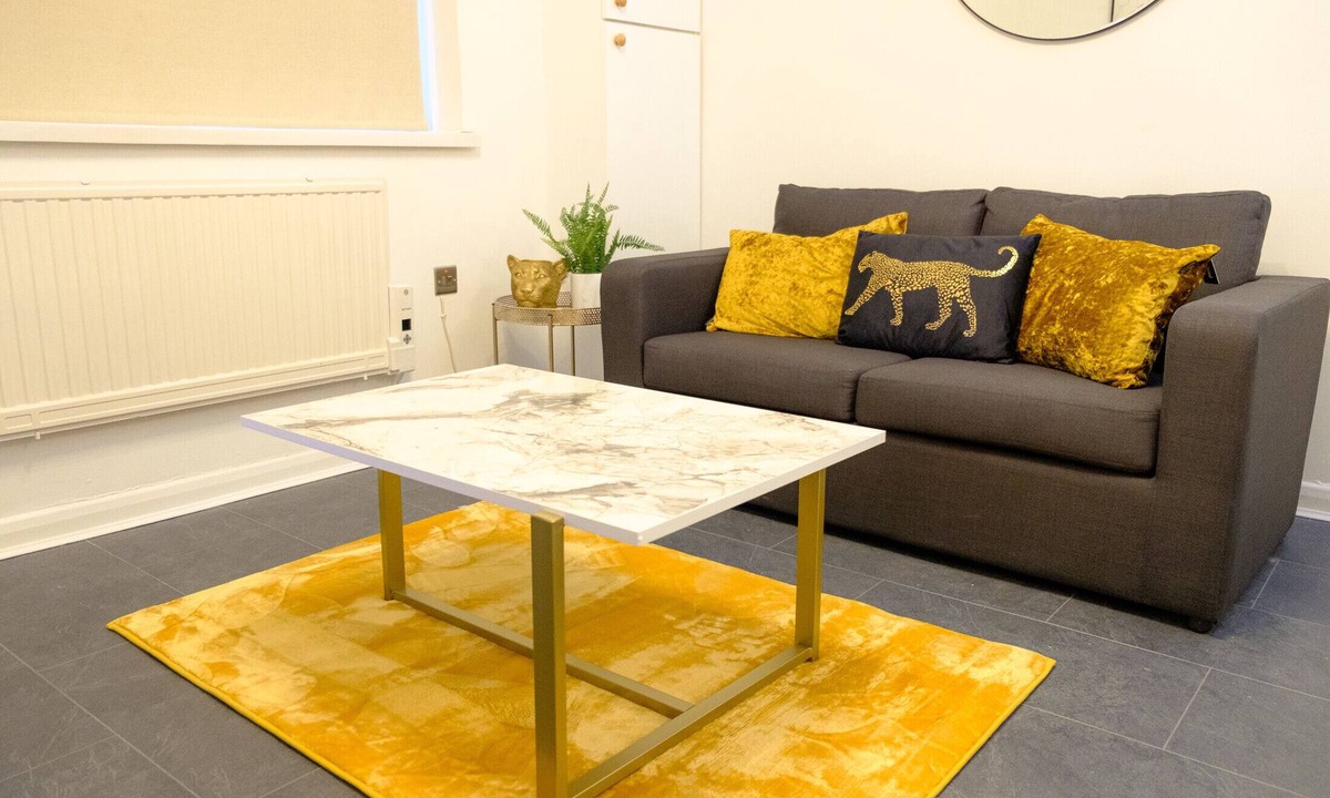 Peterborough Apartment | K Suites - Modern 1 bed Apt w/FREE parking