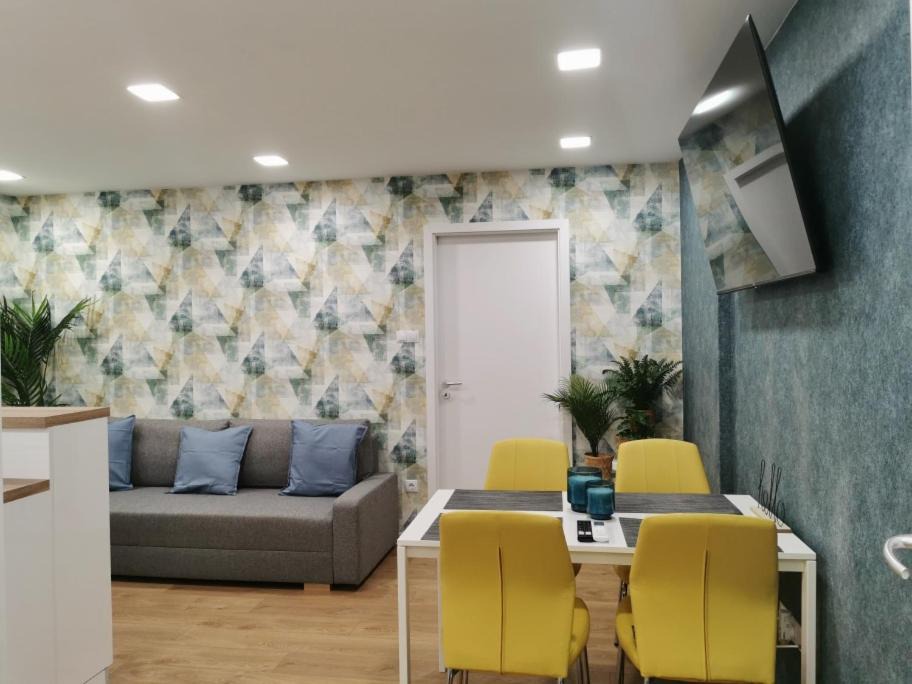 Dunaujvaros Apartment | Kossuth 10