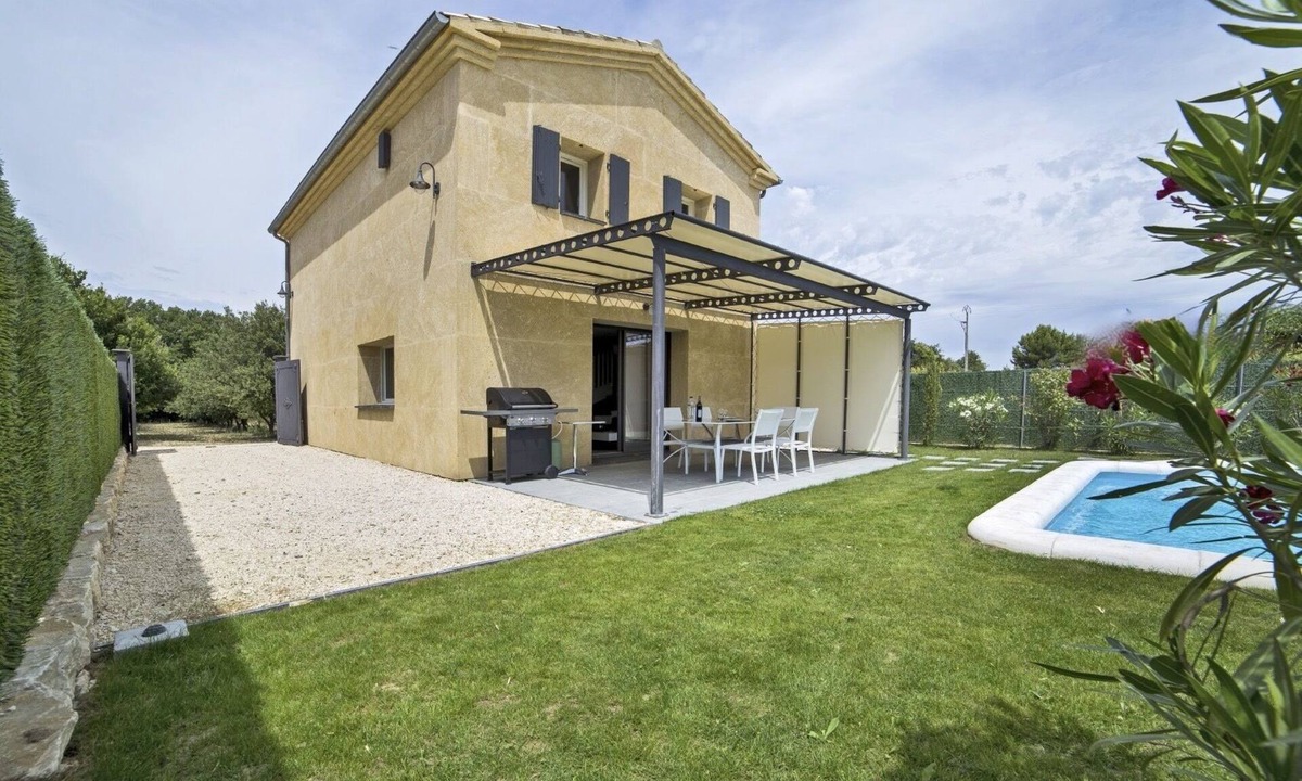 Grillon Villa | L'OUSTAOU, PRIVATE POOL & AIR CONDITIONING FOR 5 PEOPLE. Rated 3 *