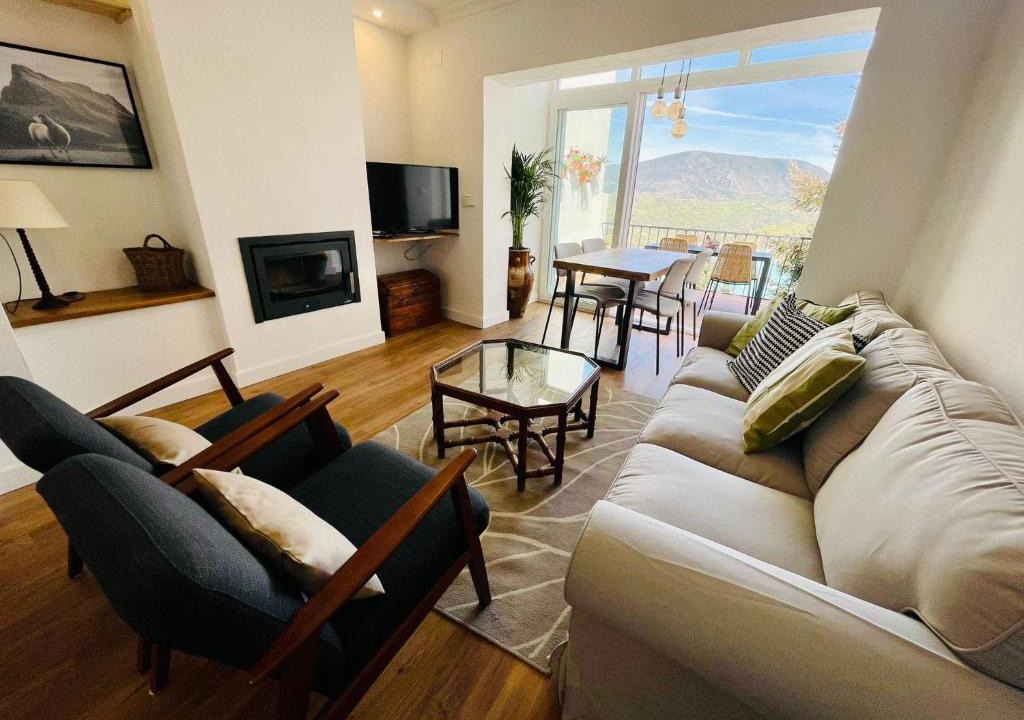 Zahara de la Sierra House | La Buganvilla
