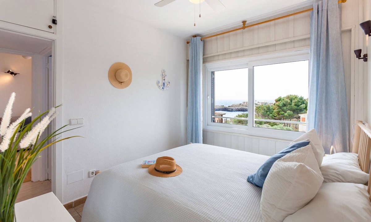 Portocolom Apartment | La Ola Beach House seaside holiday house with shared pool in Porto Colom.