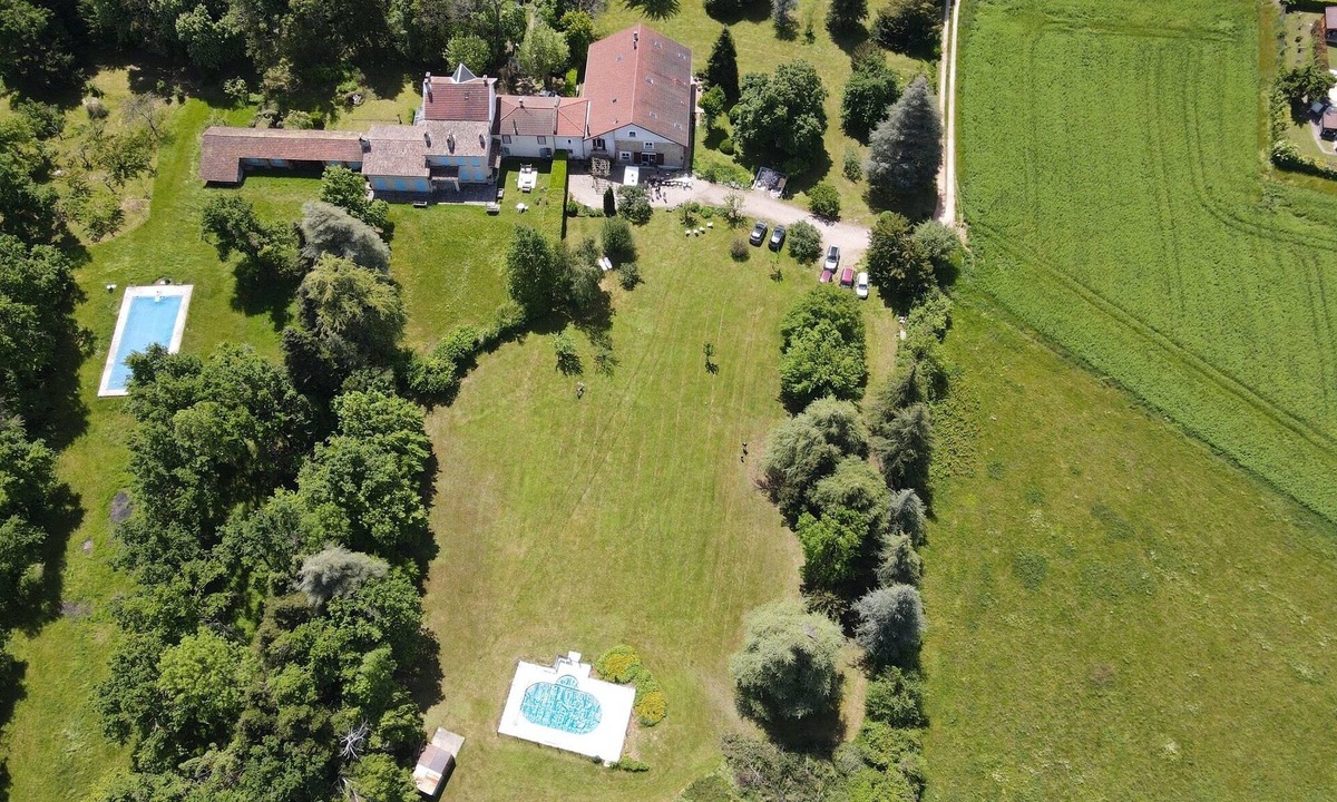 Marcollin House | Le Clos des Collières - 15 Sleeps - 5 Bedrooms - Private Pool & Park