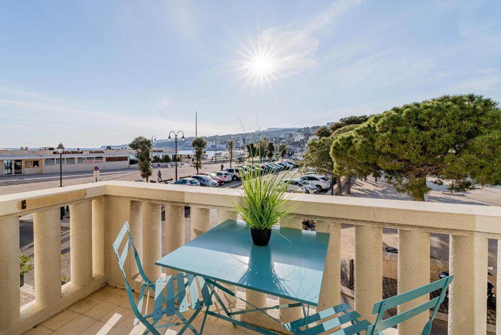 Cassis Apartment | Les pieds dans l'eau par Dodo-a-Cassis