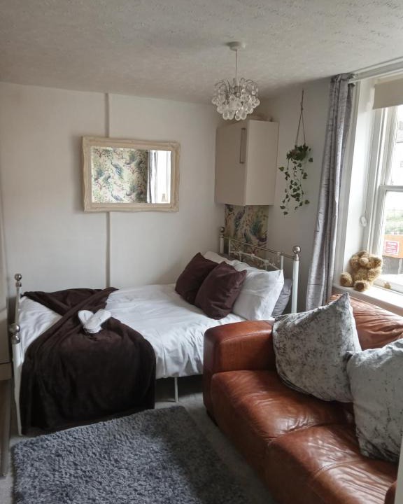 Rochester East Ward Apartment | Little Dorrit Studio flat Rochester ME1 1XZ
