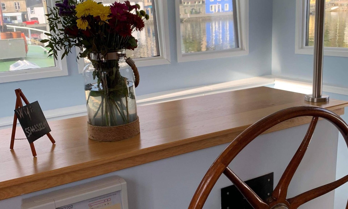 Tarbert Boat Rental | Luxury accommodation on the Quayside in centre of Tarbert