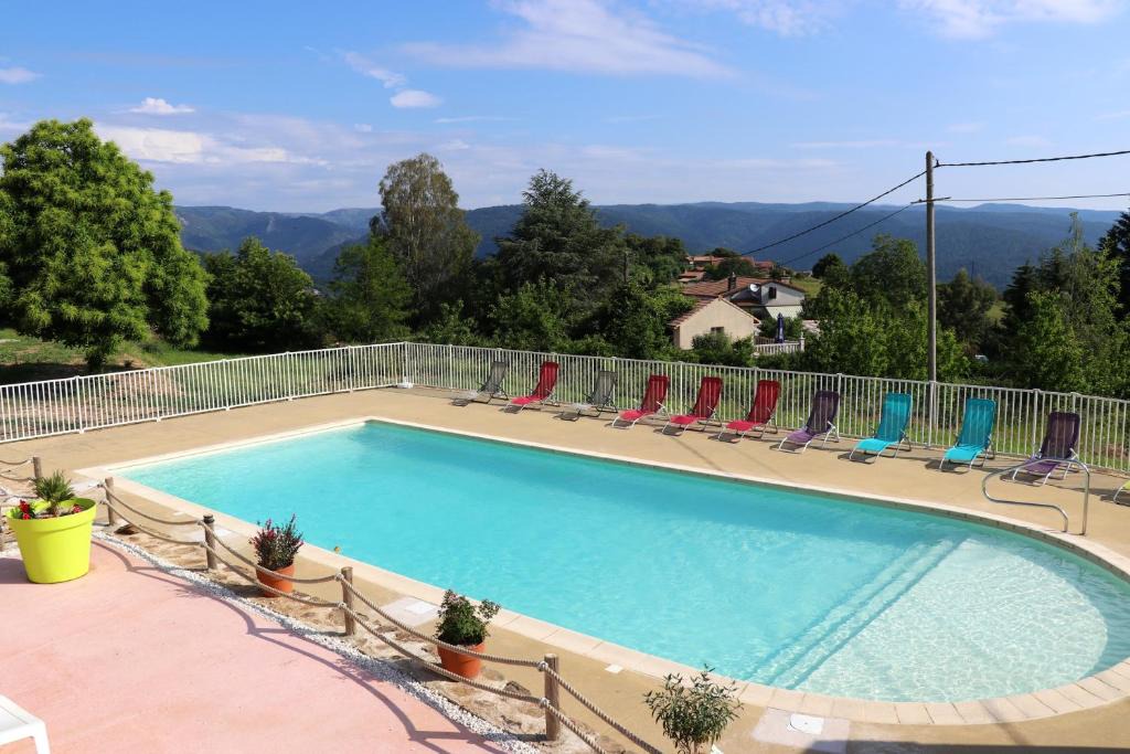 Gravieres House | Maison de 3 chambres avec piscine partagee jardin amenage et wifi a Gravieres