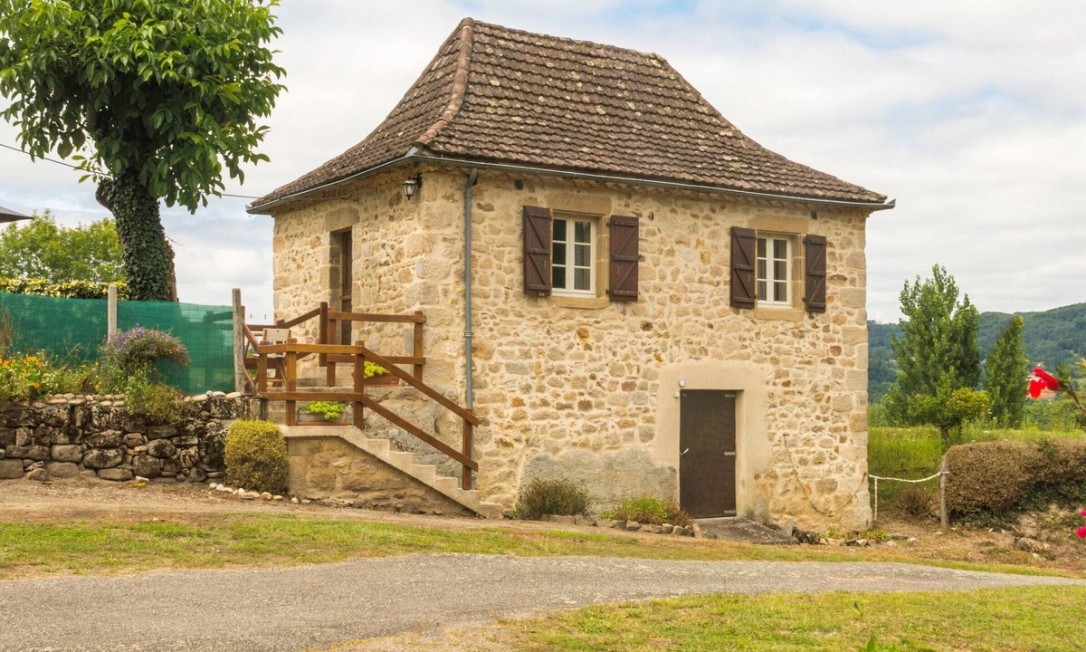 Puy-d'Arnac House | Maisonette in Corrèze | Wifi, TV, terrace and barbecue, private green spaces