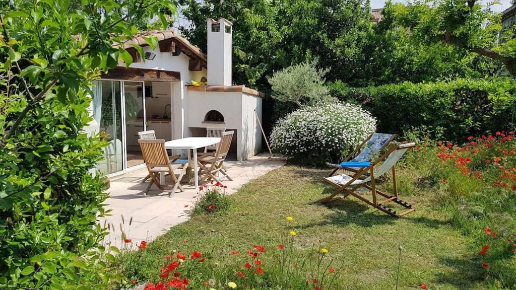 8th Arrondissement Apartment | Maisonnette Pointe Rouge