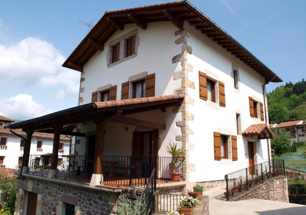 Sumbilla House | Martintzenea
