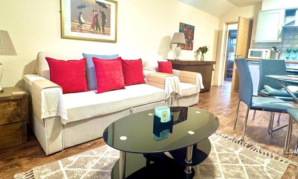 Meriden Apartment | Meriden Two - Three Bedroom Apartment Near NEC/BHX