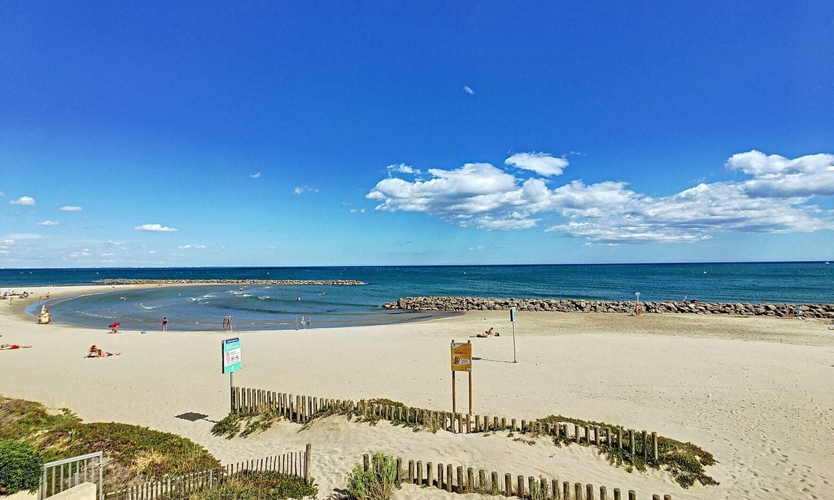 Carnon-Plage Apartment | Mezzanine beach apartment, renovated, includes wifi