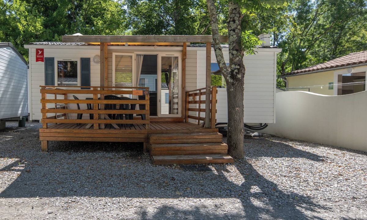 Lavilledieu House | Mobile Home 'Confort B - 1-5 Persons' with Shared Pool, Private Terrace and Communal Garden