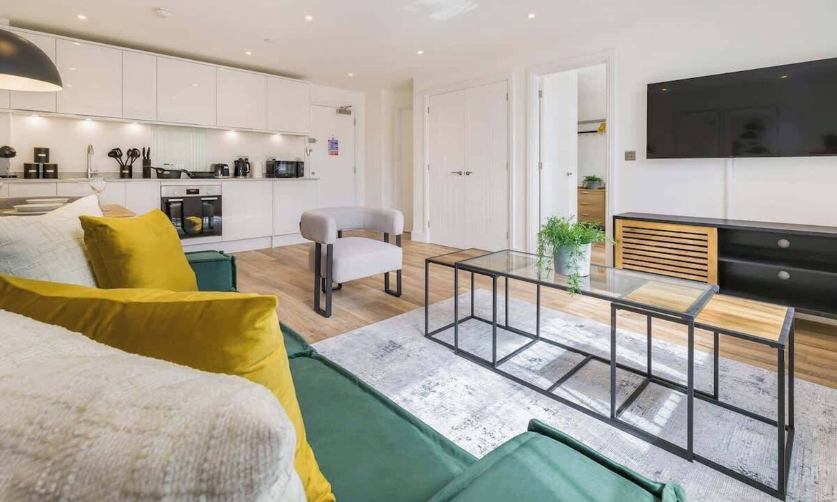 Gravesend Apartment | Modern 1BR Flat Gravesend w/Parking – Sleeps 2