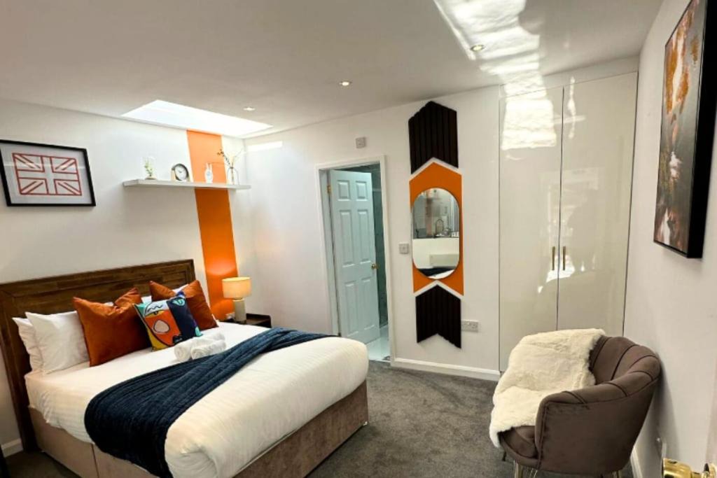 Birmingham Apartment | Modern Birmingham Studio Free On-Site Parking