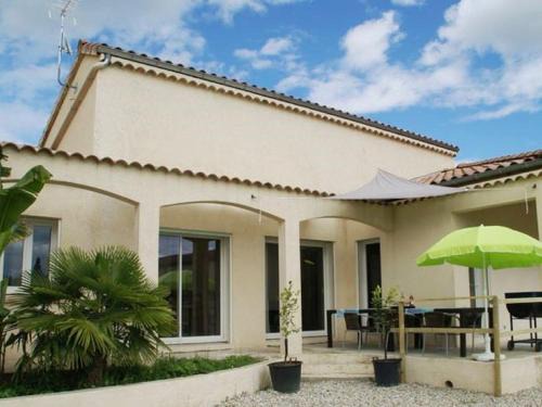 Pradons House | Modern holiday home with heated pool