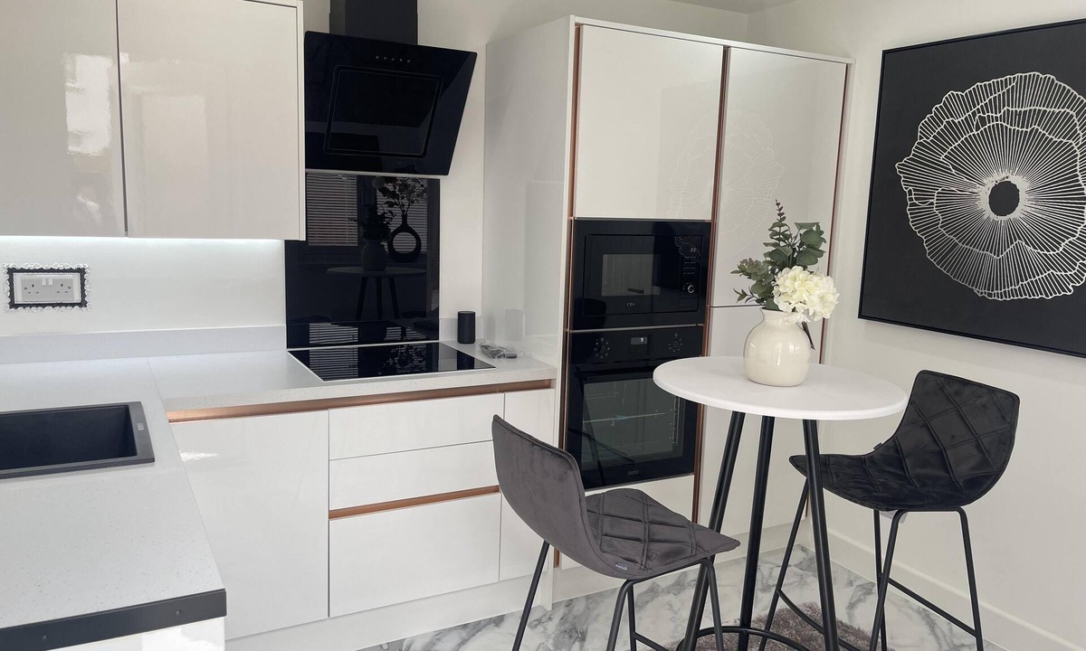 Basildon Apartment | Modern-luxury 1bedroom-EnsuiteBathroom-Garden-Wifi