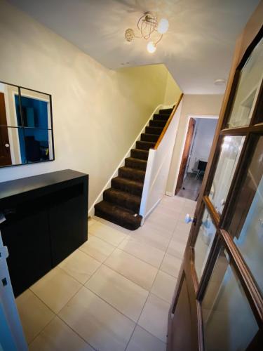 Stevenage House | Modern-PetFriendly-privateGarden-Family-20MinToLDN
