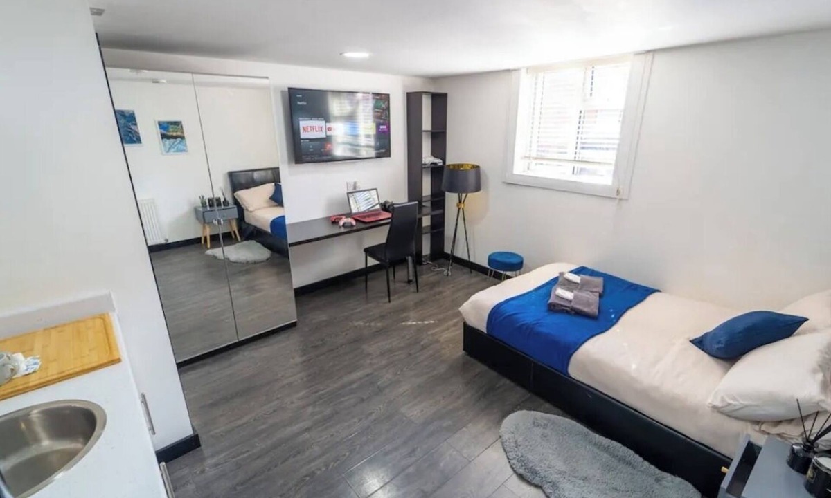 Selly Oak Apartment | Modern Studio next to University of Birmingham