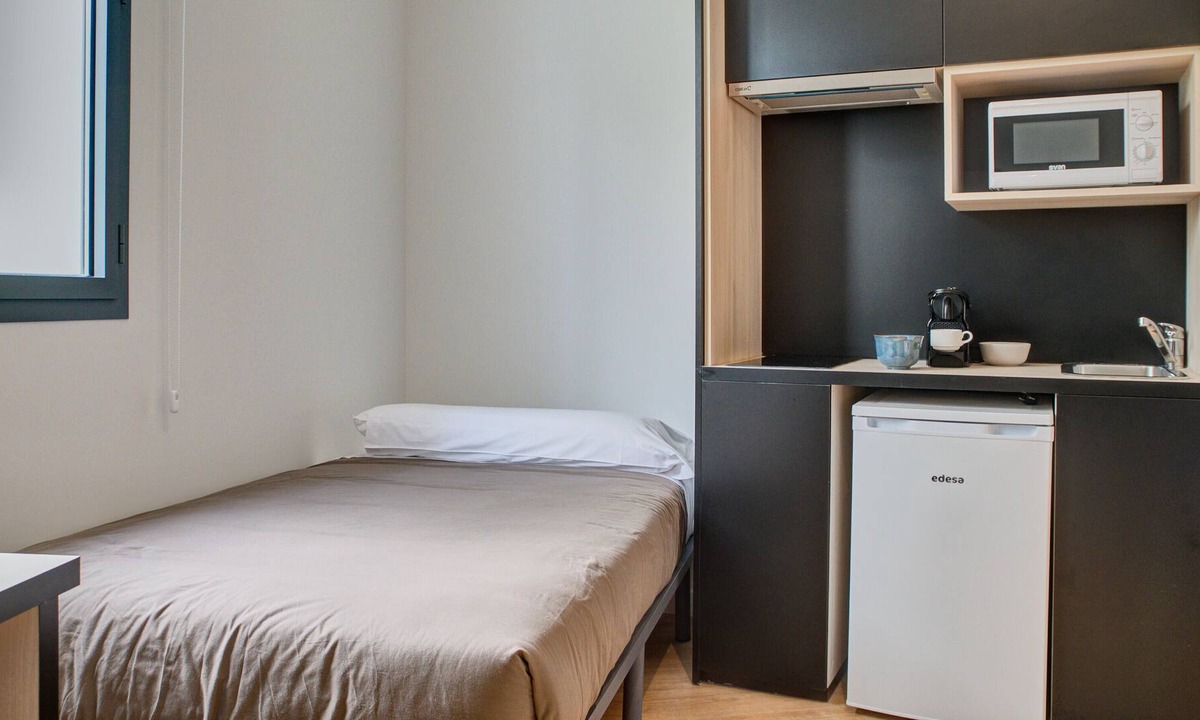 Milagrosa Apartment | Modern Studio with High-Speed Wi-Fi in Pamplona