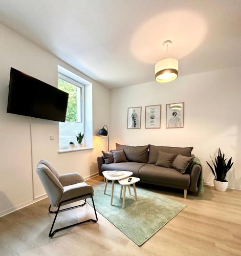 Aschersleben Apartment | Modernes Apartment mit Queensize-Bett, NETFLIX, Küche, Erdgeschoss, Nähe AMEOS Klinik