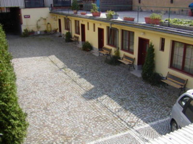 Zizkov House | Motel ∙ 8 guests