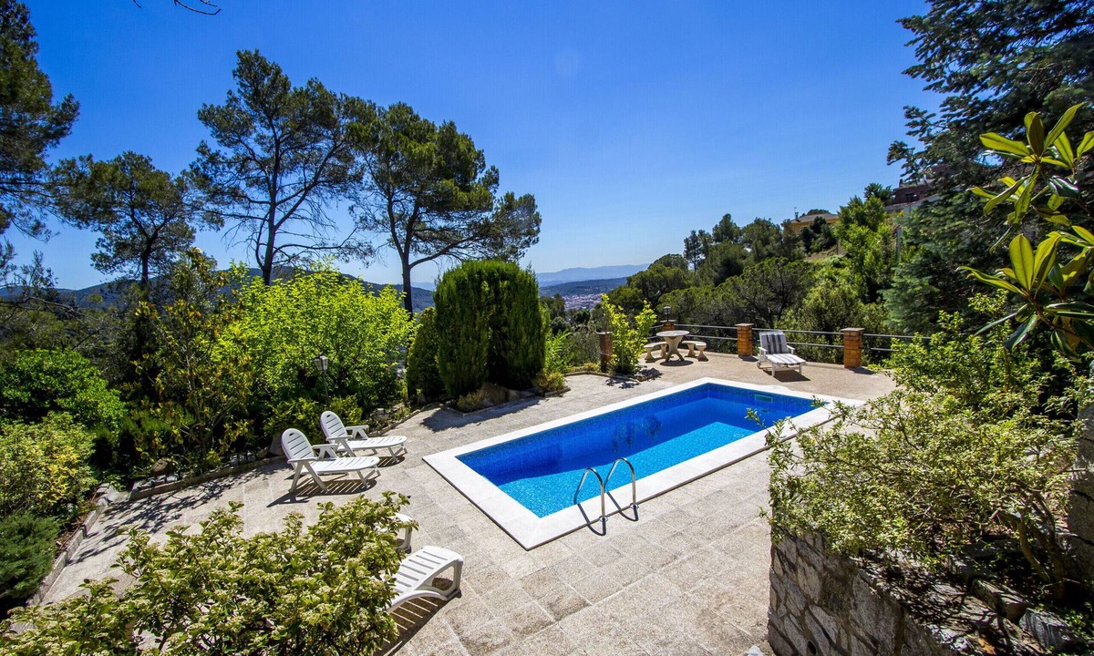 Castellar del Valles Villa | Mountain Escape w/stunning views 40 km to Barna!