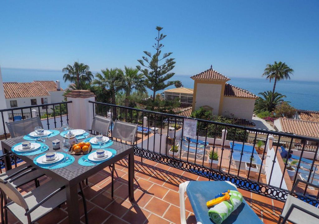 Chimenea Villa | Nerja Paradise Rentals - Villa Azalea