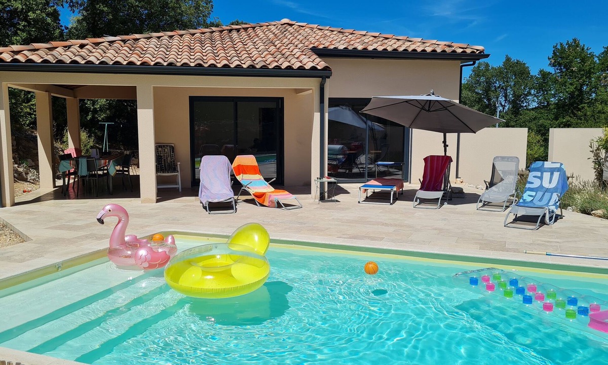 Barjac Villa | New villa with air conditioning, WiFi and private pool in Barjac