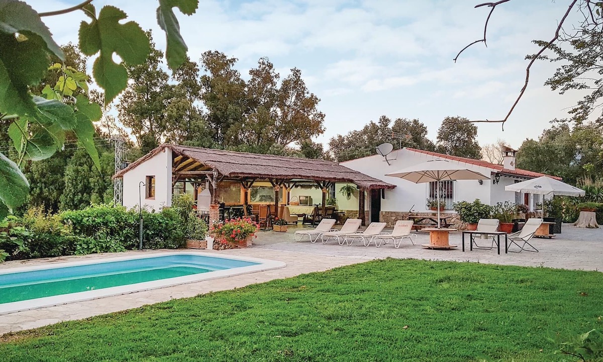 Jimena de la Frontera House | On the banks of the Guadiaro River you will find the vacation country house Vega El Dorado.