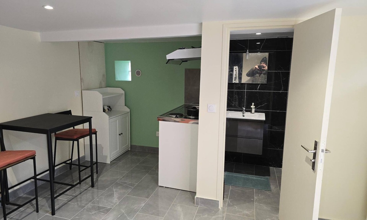 Noisy-le-Sec Apartment | Paisible Studio. Proche de Tout Commerces, Services et Transports
