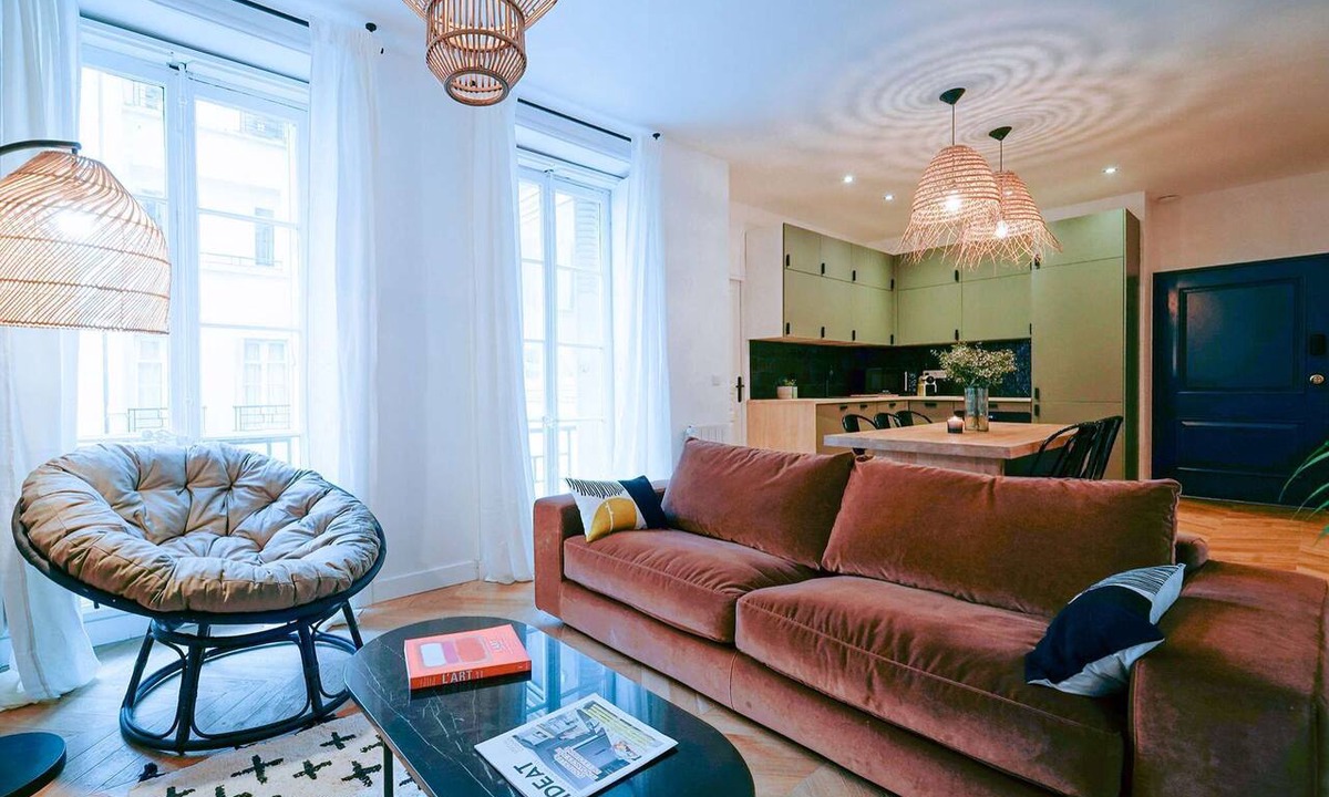 Quartier du Faubourg-Montmartre Apartment | Parisuites 6 people accomodation Central Grands Boulevards Design Folies Bergères