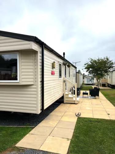 Hay-on-Wye Resort | Peaceful 8-Berth Caravan Retreat Pet Friendly - Malvern View Holiday Park