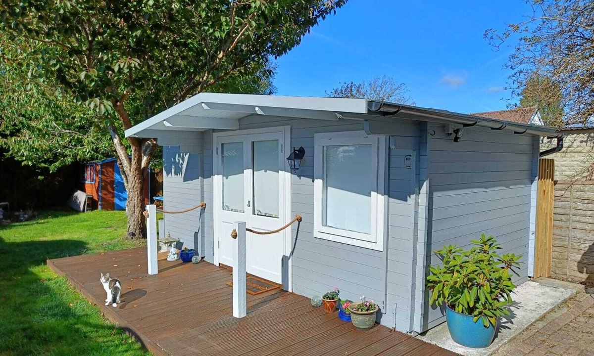 Felpham Cabin | Private Lodge close to beaches and Goodwood!