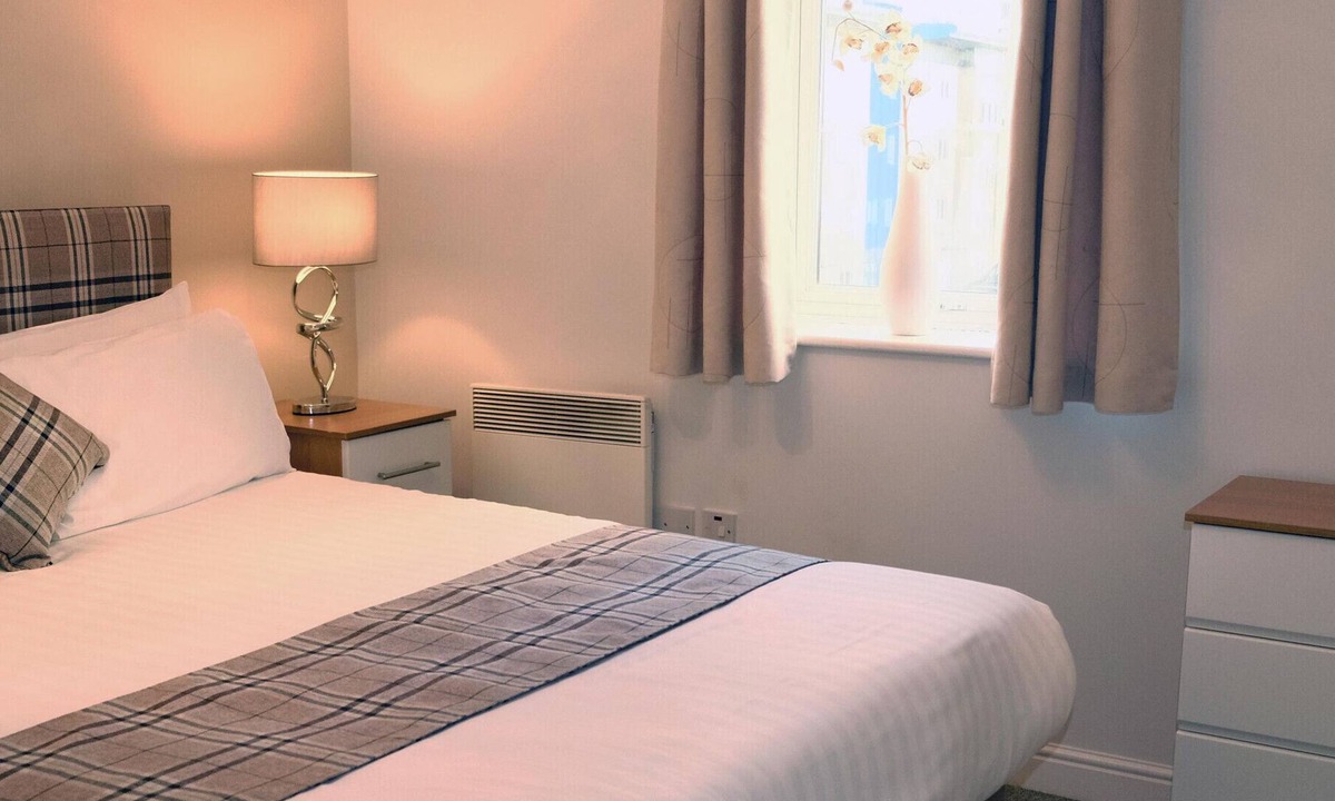 Newcastle-upon-Tyne Apartment | Properties Unique | Regent