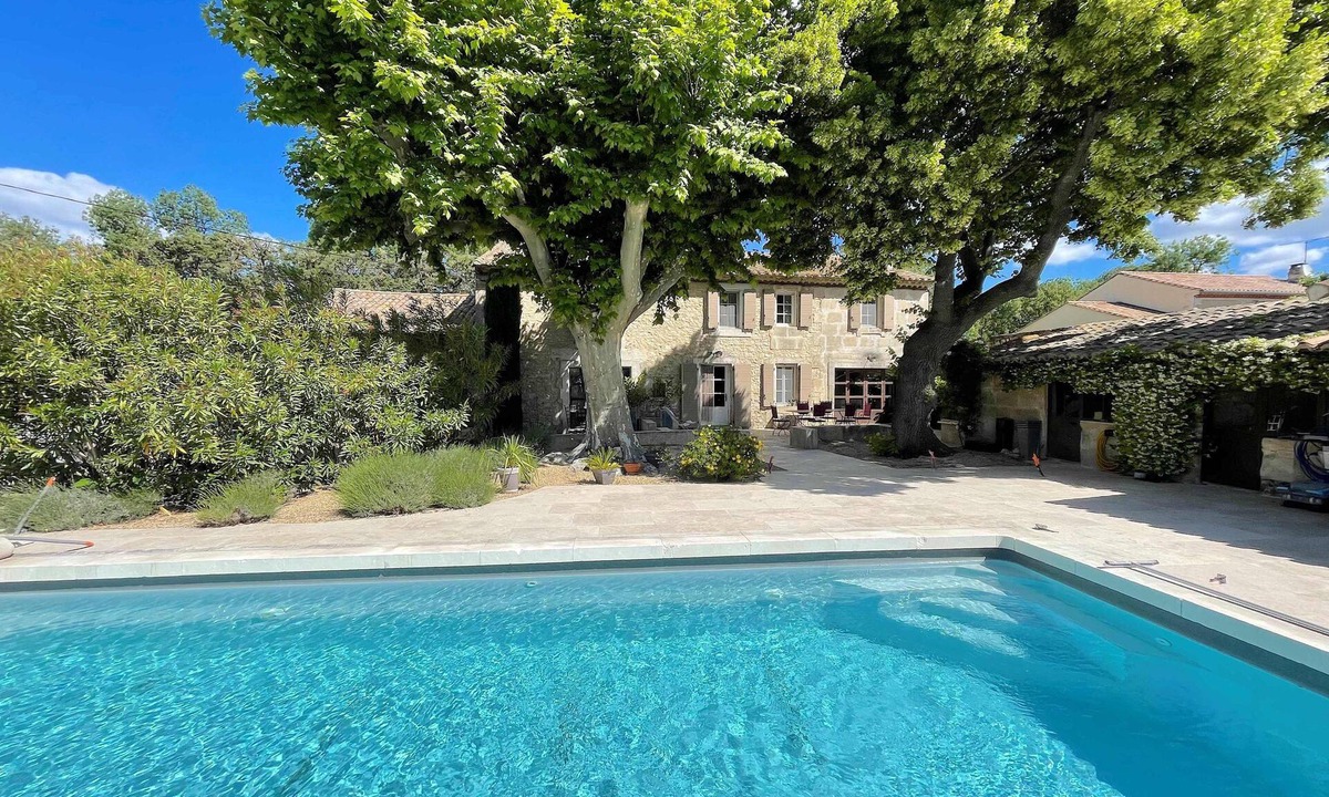 Saint-Etienne-du-Gres Other | Provencal farmhouse with stone charm - 5 bedrooms - heated swimming pool 10p