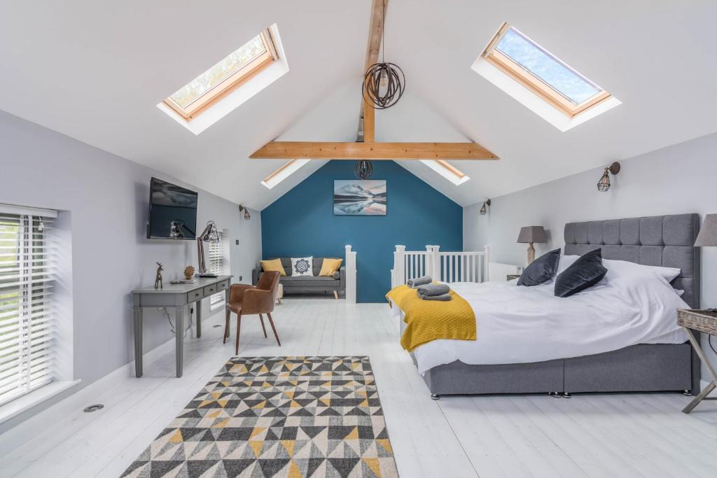 Lutterworth Apartment | Rainbow House - Entire Place