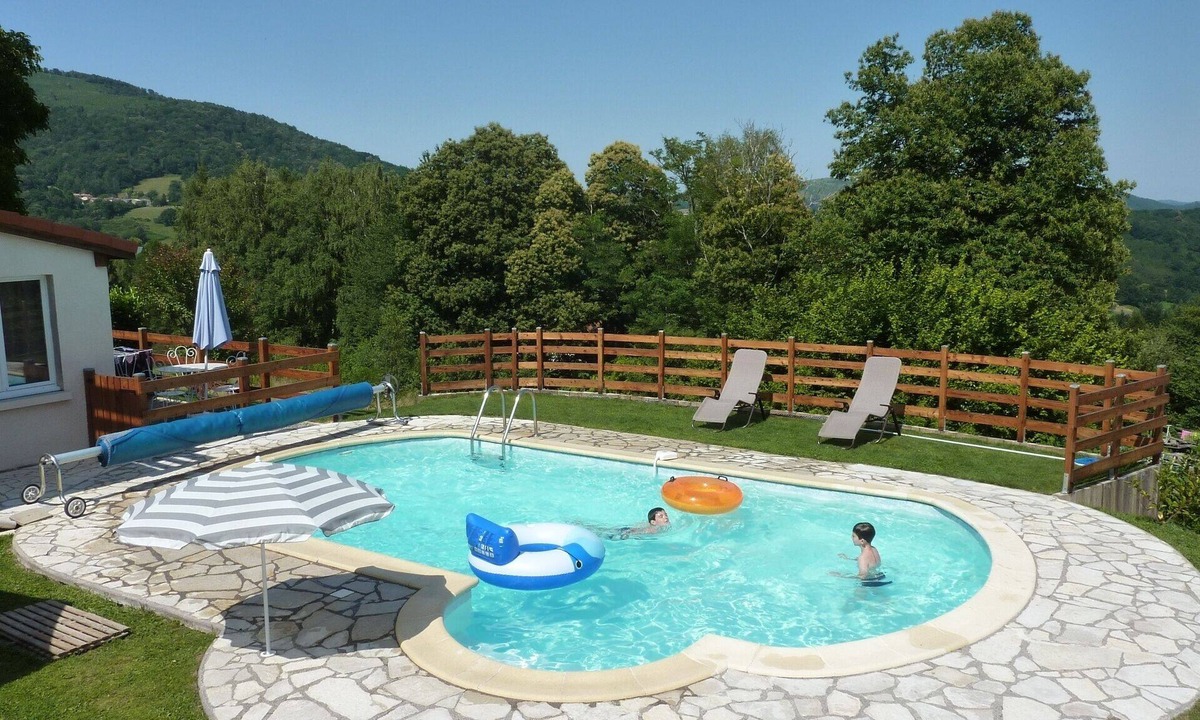 Serres-sur-Arget Apartment | Renovated apartment in Serres-sur-Arget with swimming pool
